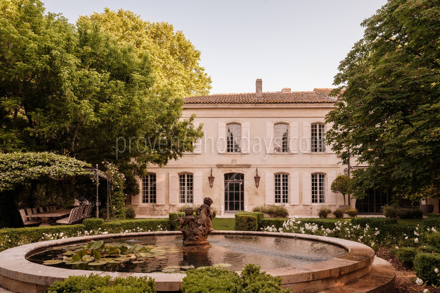 65 - Mas de Maussane: Villa: Exterior