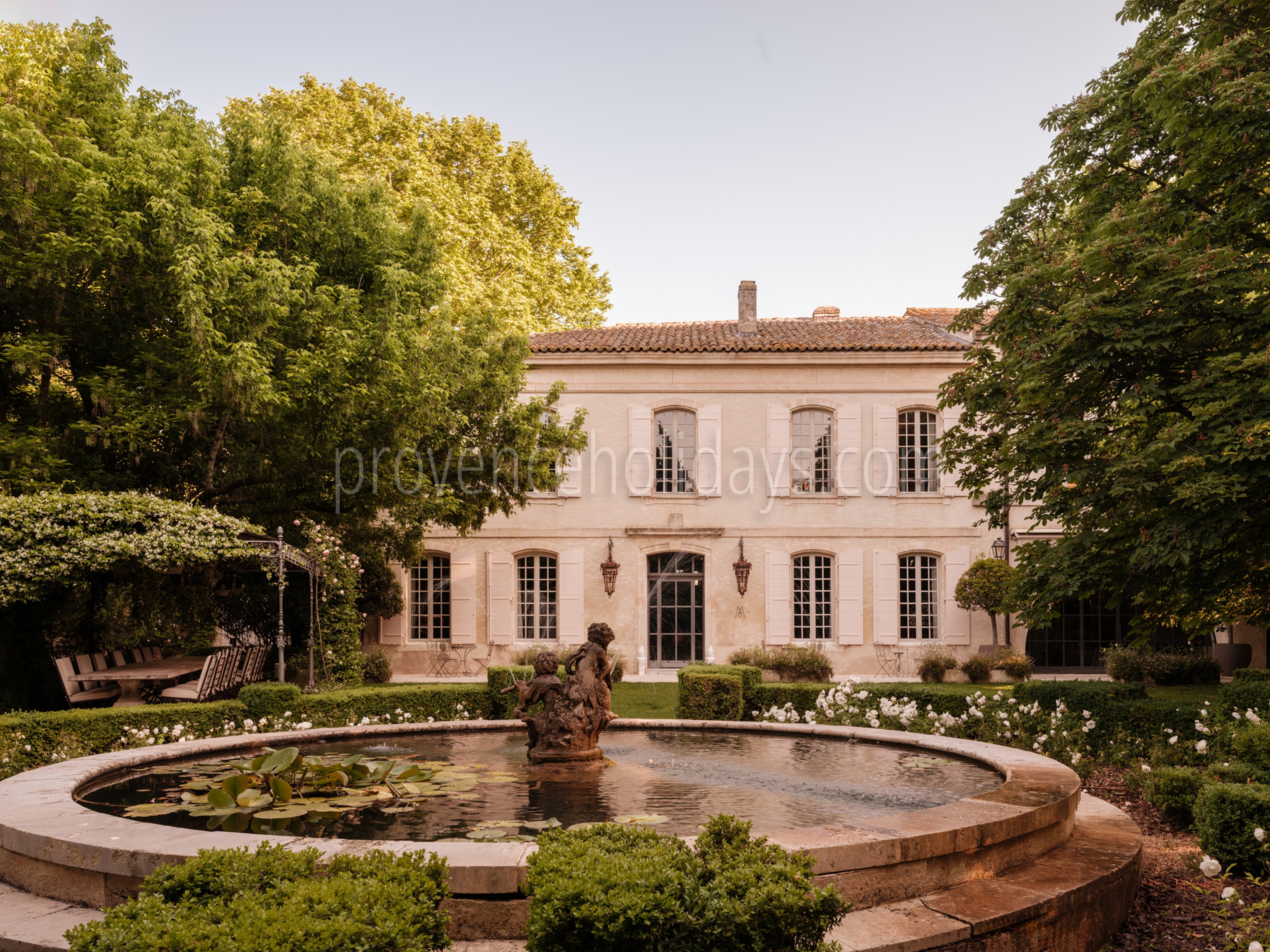 65 - Mas de Maussane: Villa: Exterior