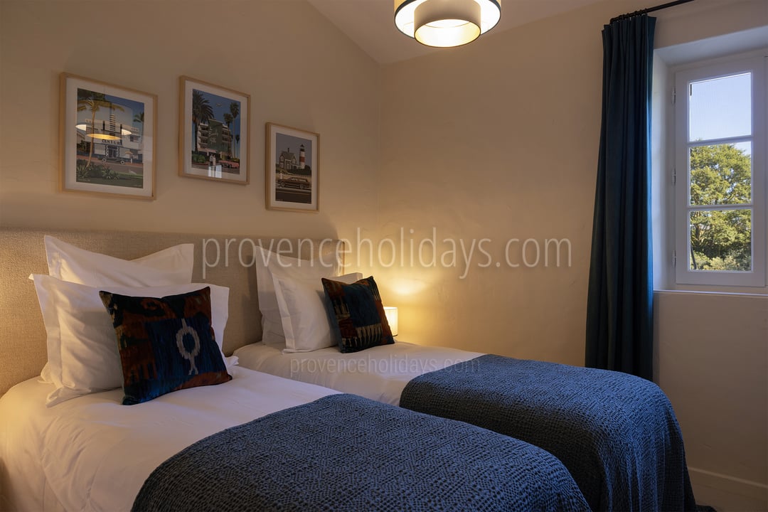 40 - Le Mas des Magnans: Villa: Bedroom