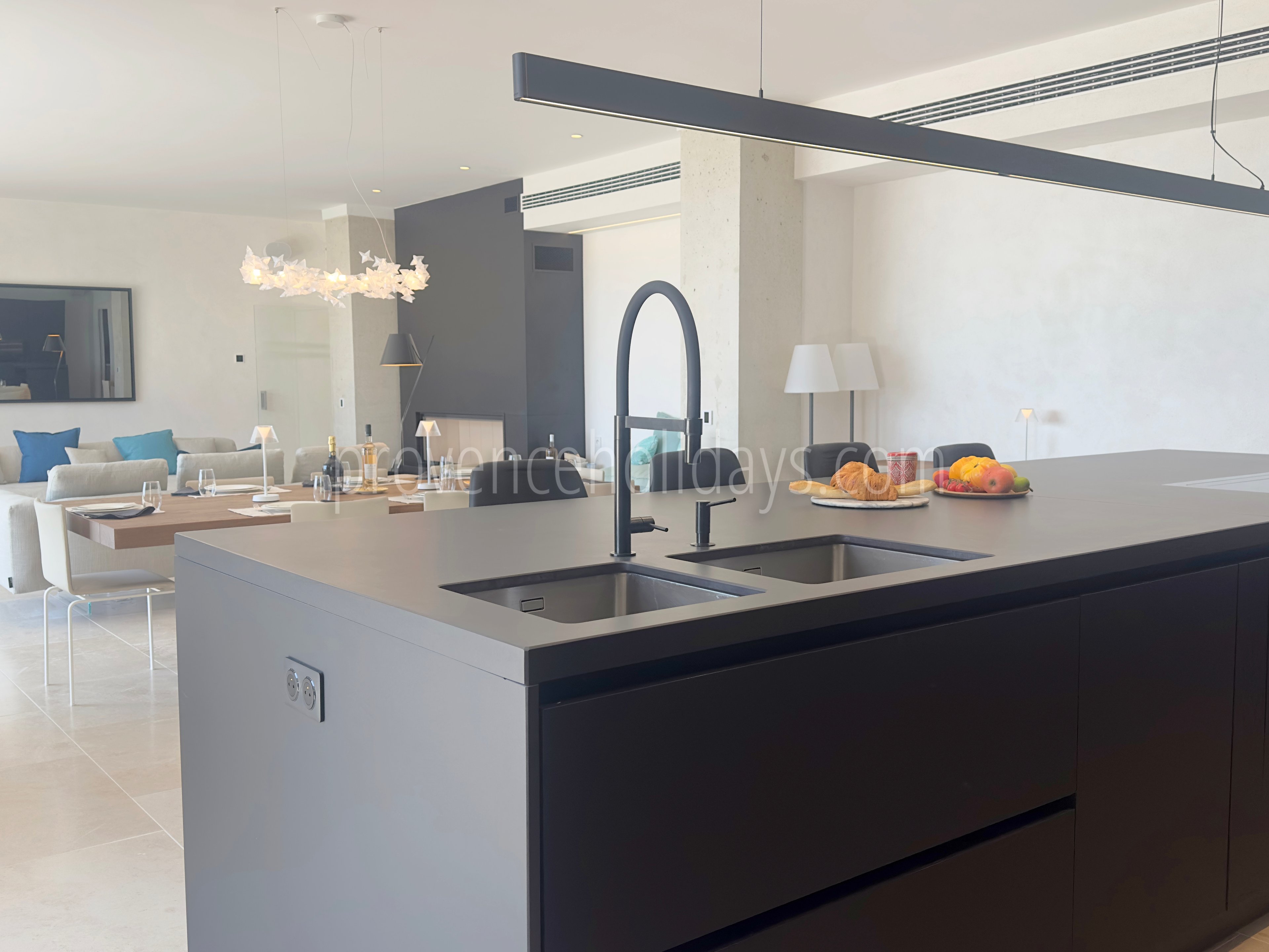 13 - Domaine Altavista: Villa: Interior