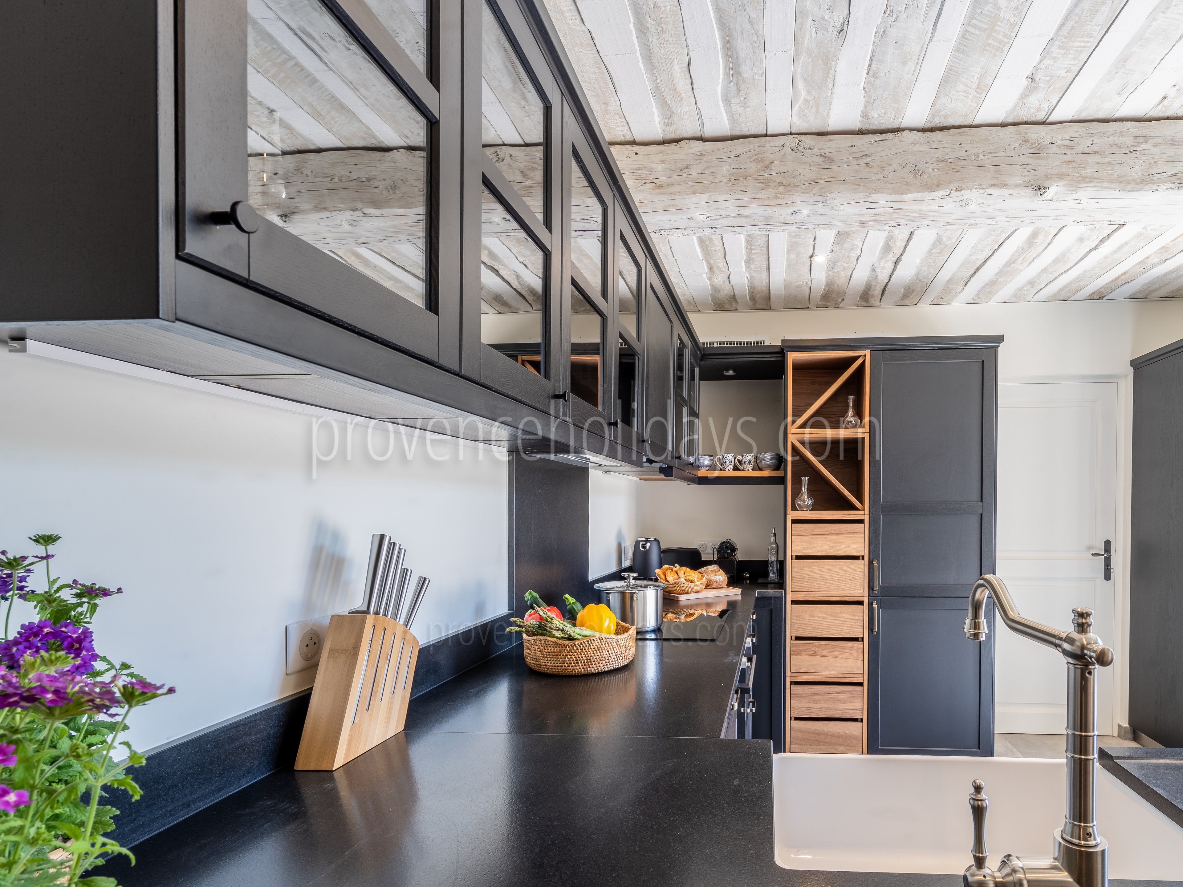 22 - Mas des Amandes: Villa: Interior