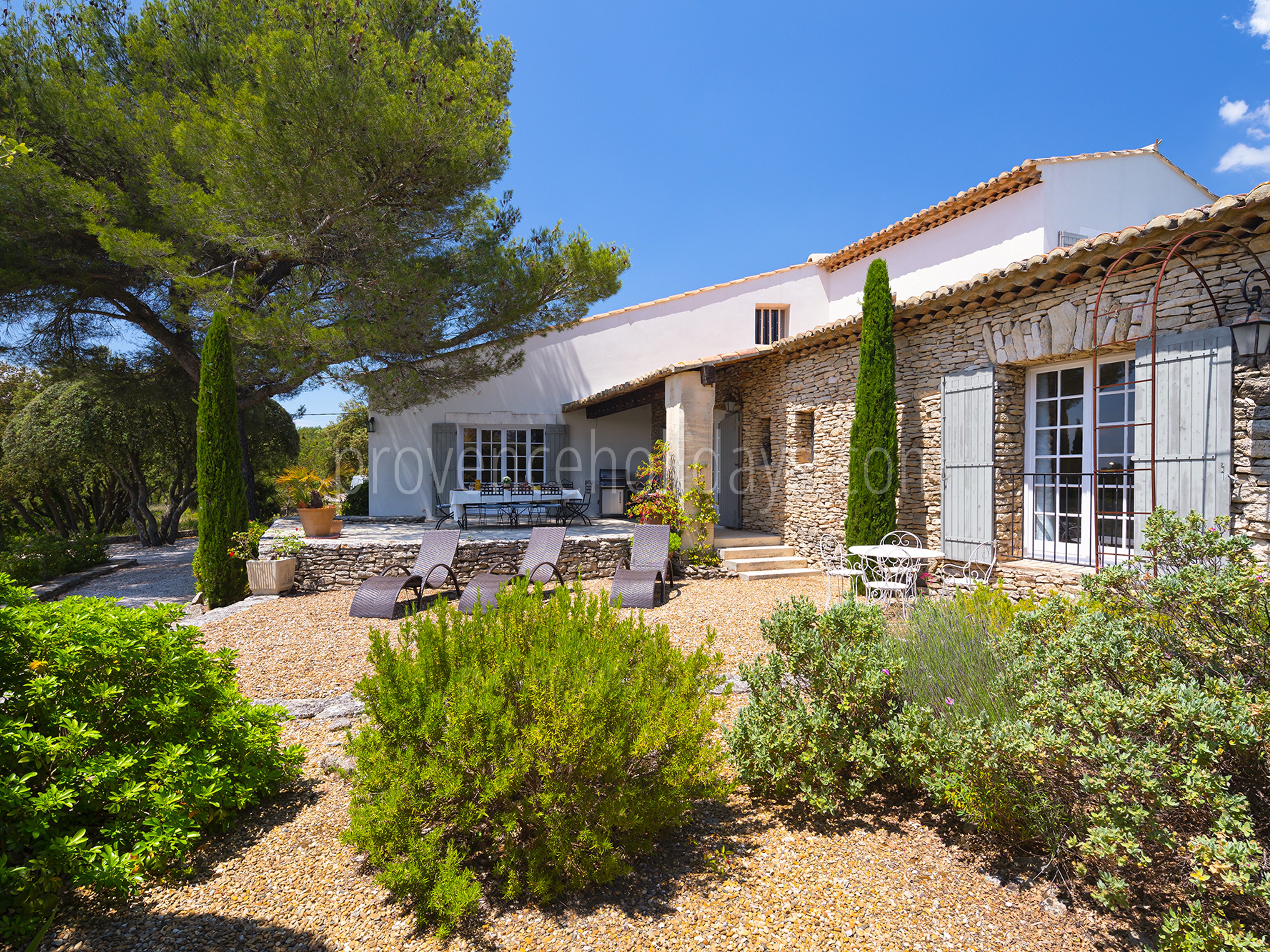 10 - Mas de Gordes: Villa: Exterior