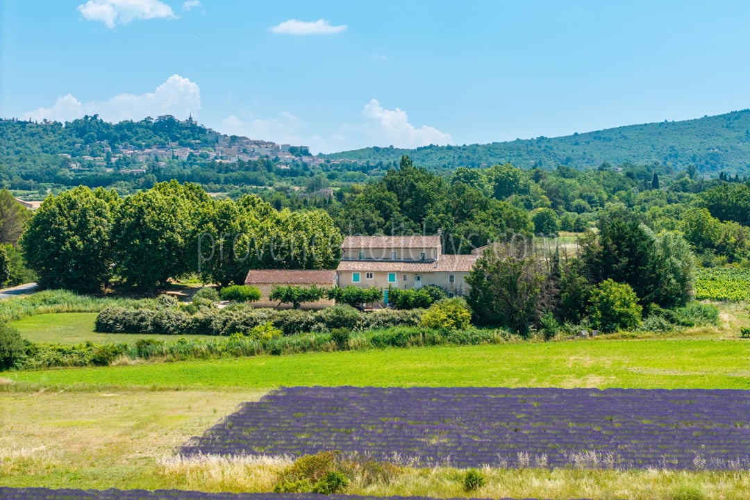 Renovated mas overlooking the Luberon hills in Bonnieux