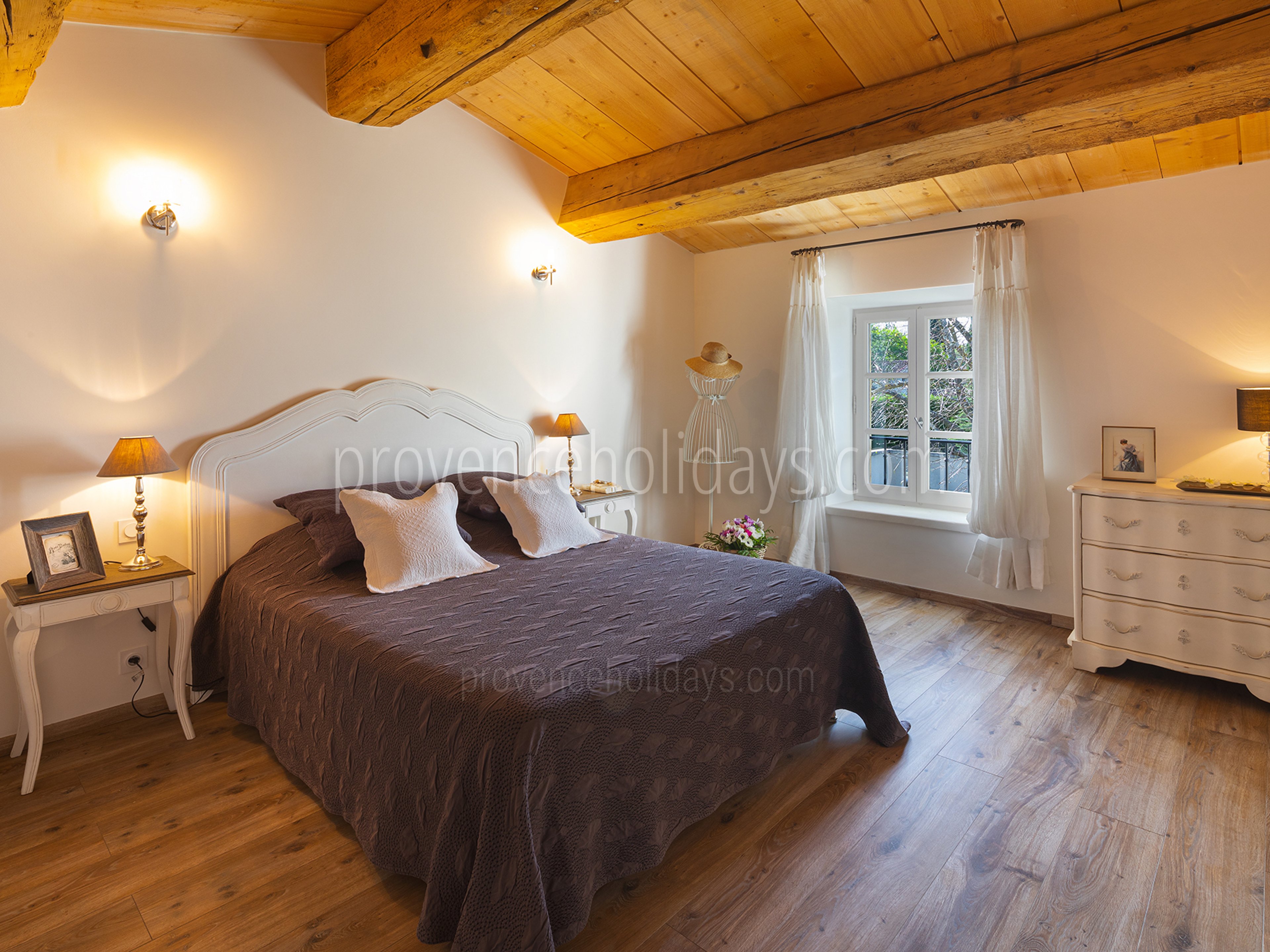 20 - Maison Eyguières: Villa: Bedroom