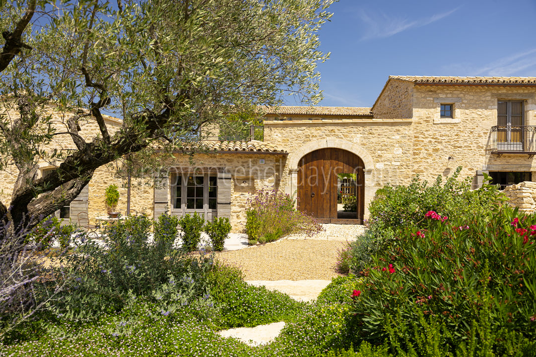 43 - Grand Mas d\'Oppède: Villa: Exterior