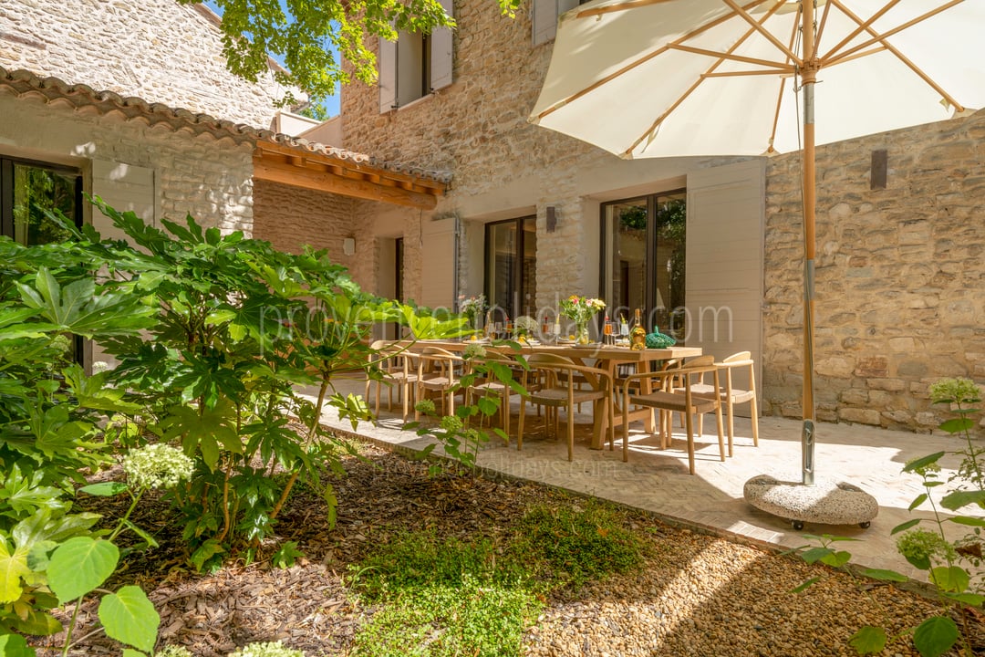 4 - Domaine de la Sorgue: Villa: Exterior