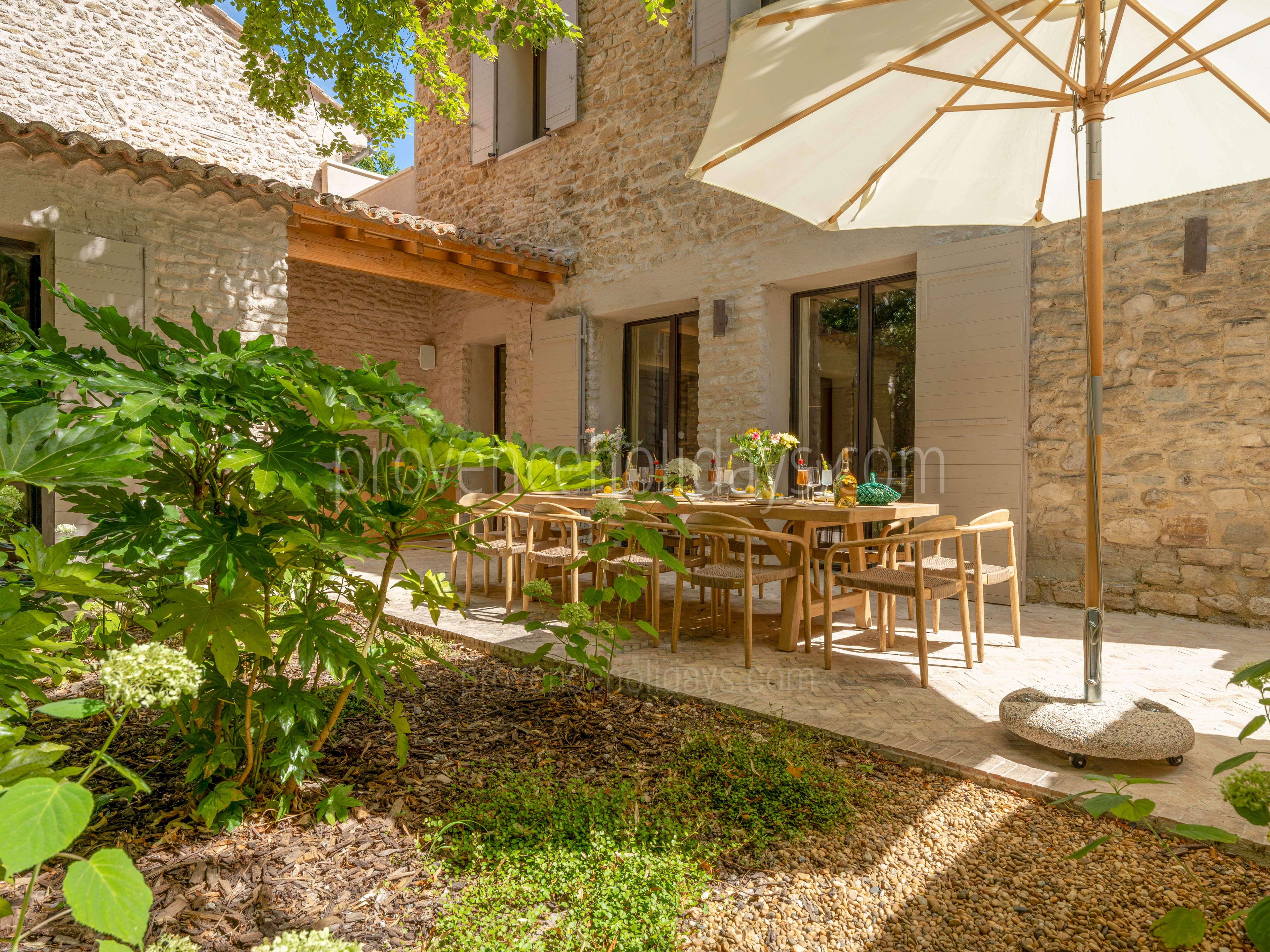 4 - Domaine de la Sorgue: Villa: Exterior