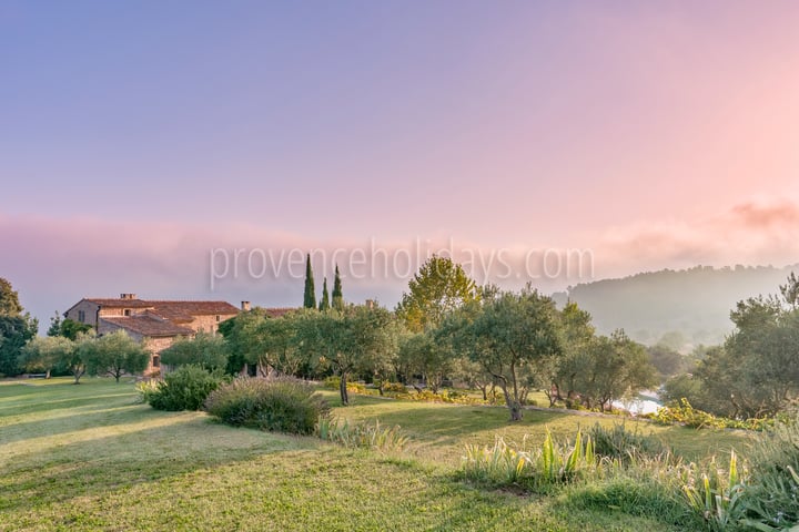 16 - Domaine de la Sainte Victoire: Villa: Exterior