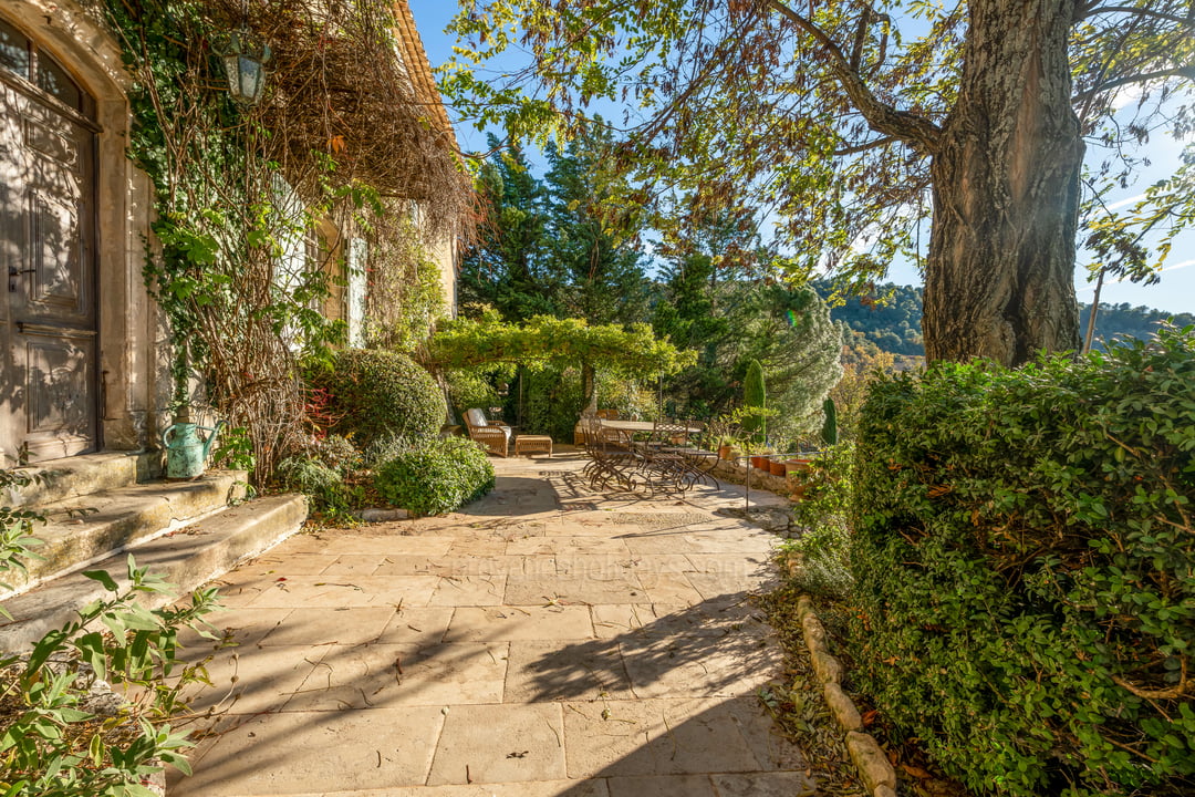 12 - 18e-eeuwse Bastide met uitzicht op de Luberon te koop - Bonnieux: Villa: Exterior