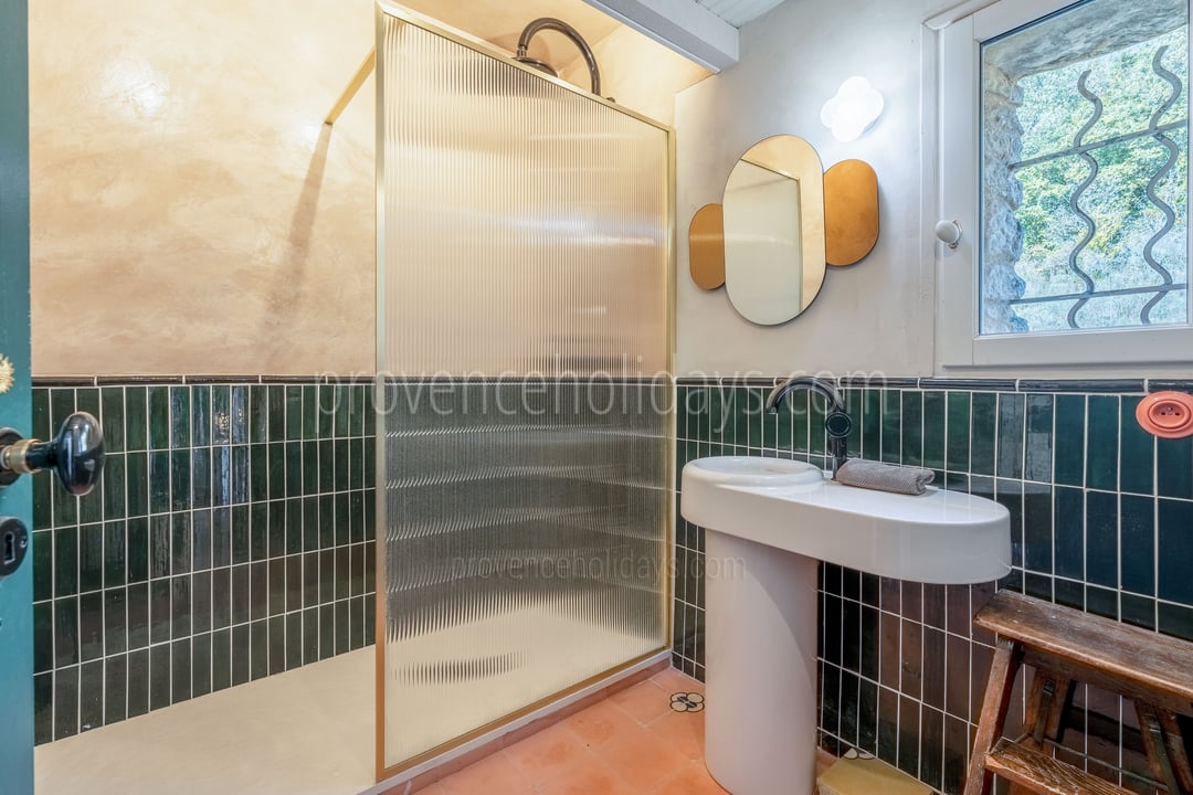 28 - Le Havre Provençal: Villa: Bathroom