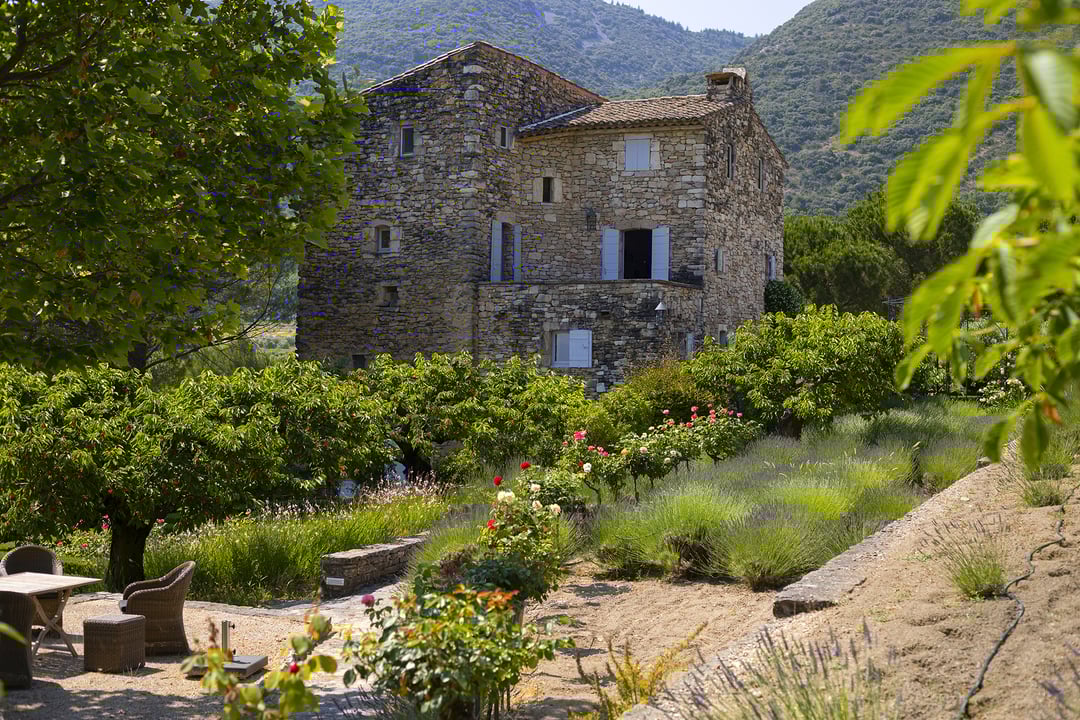 8 - La Roseraie: Villa: Exterior