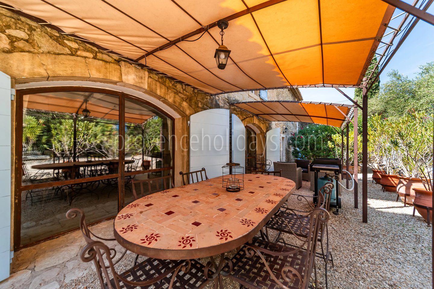 19 - Hameau en pierre à L\'Isle-sur-la-Sorgue: Villa: Exterior