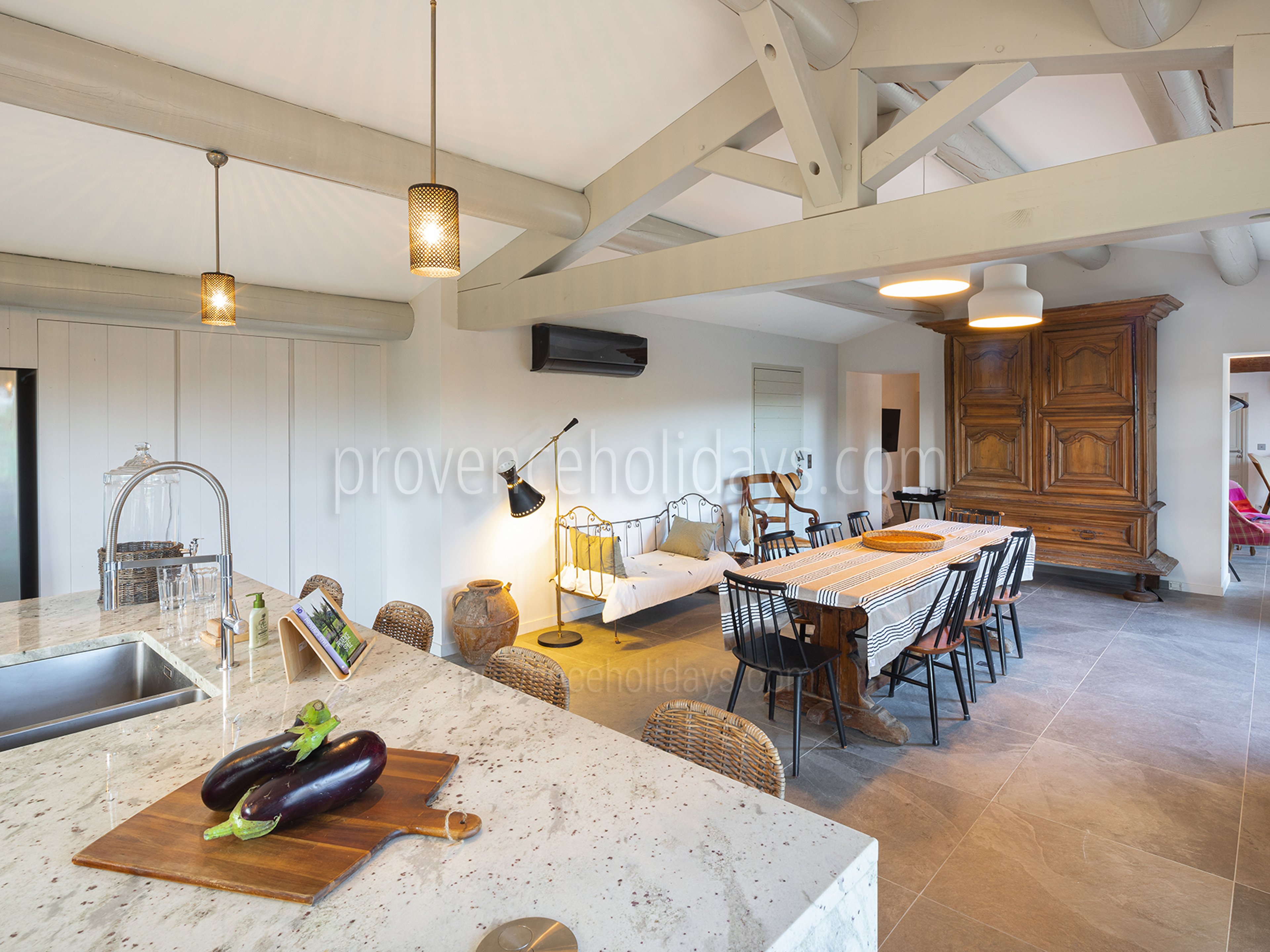22 - Mas des Ocres: Villa: Interior