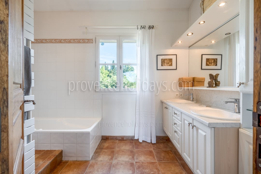 40 - Maison Ferdinand: Villa: Bathroom
