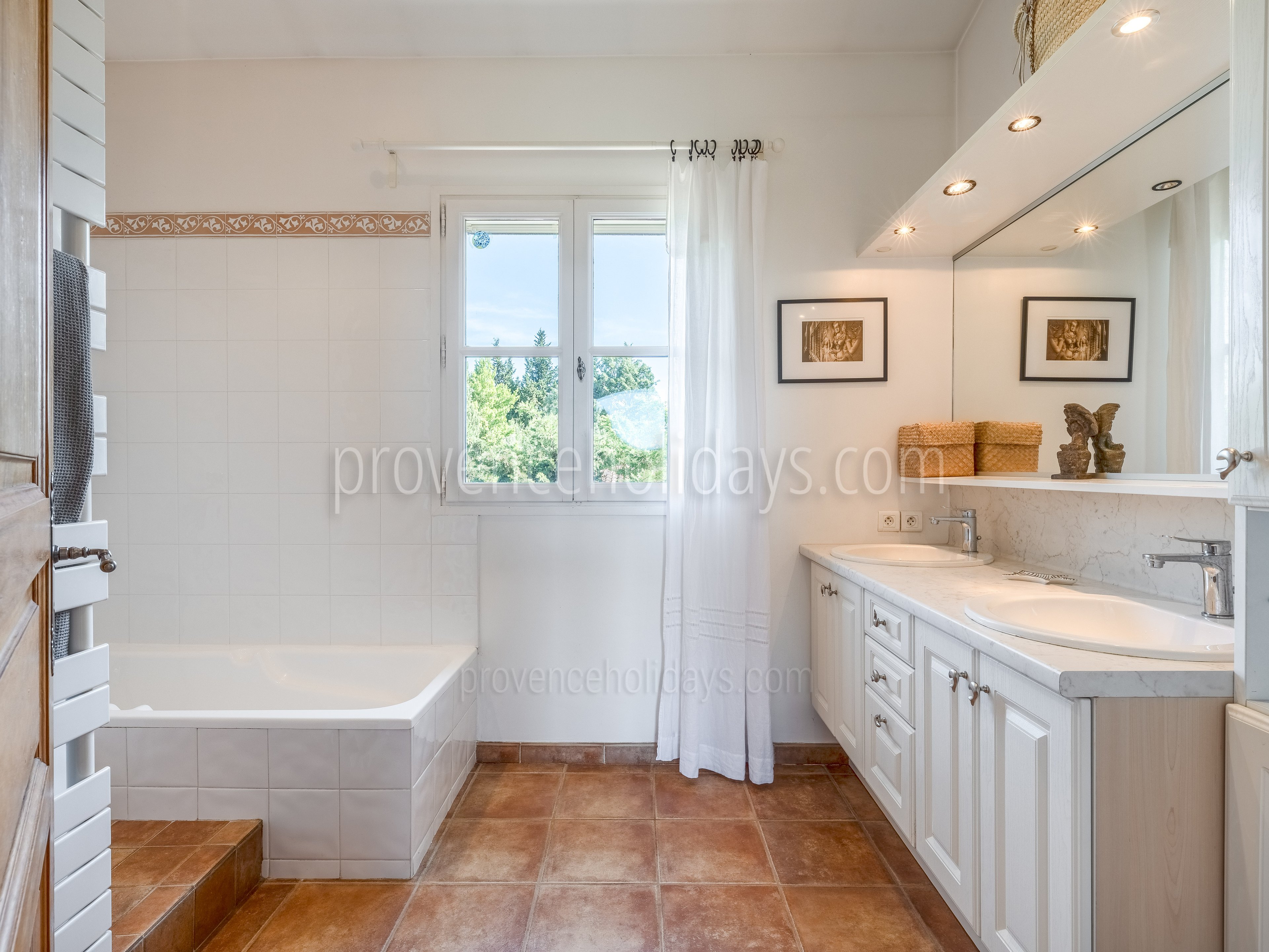 40 - Maison Ferdinand: Villa: Bathroom