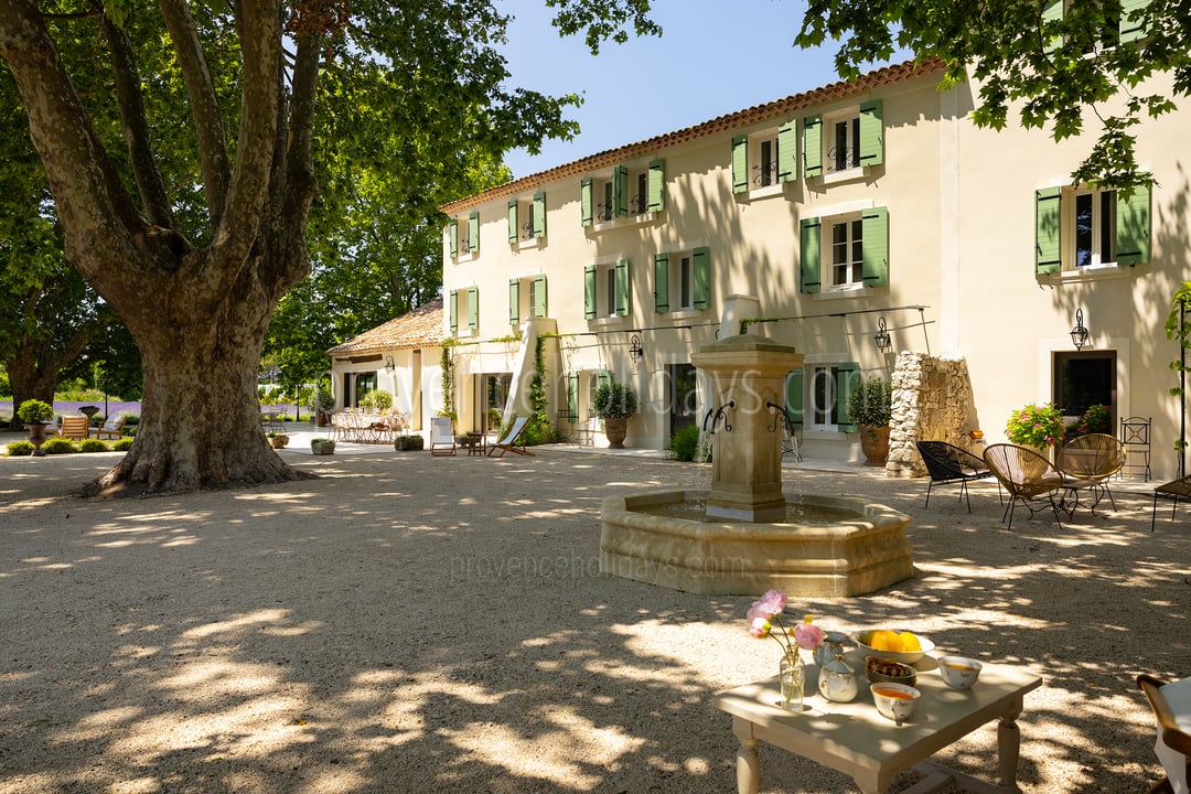 10 - La Bastide Lavande: Villa: Exterior