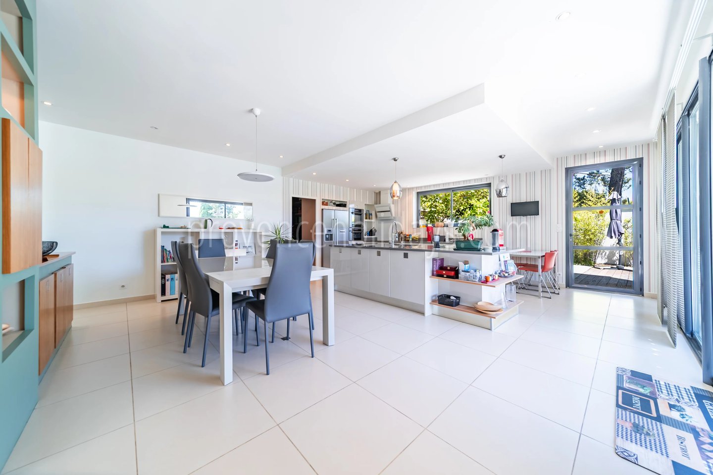 8 - Villa with pool in Pernes-les-Fontaines: Villa: Interior