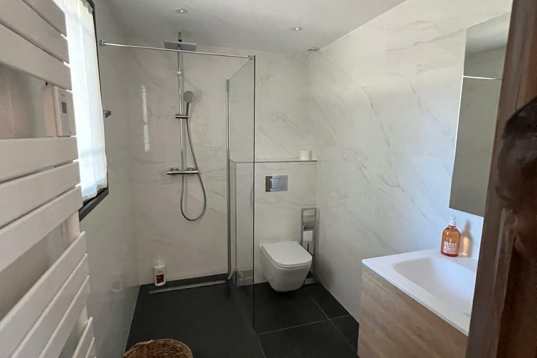 10 - Maison Louise: Villa: Bathroom