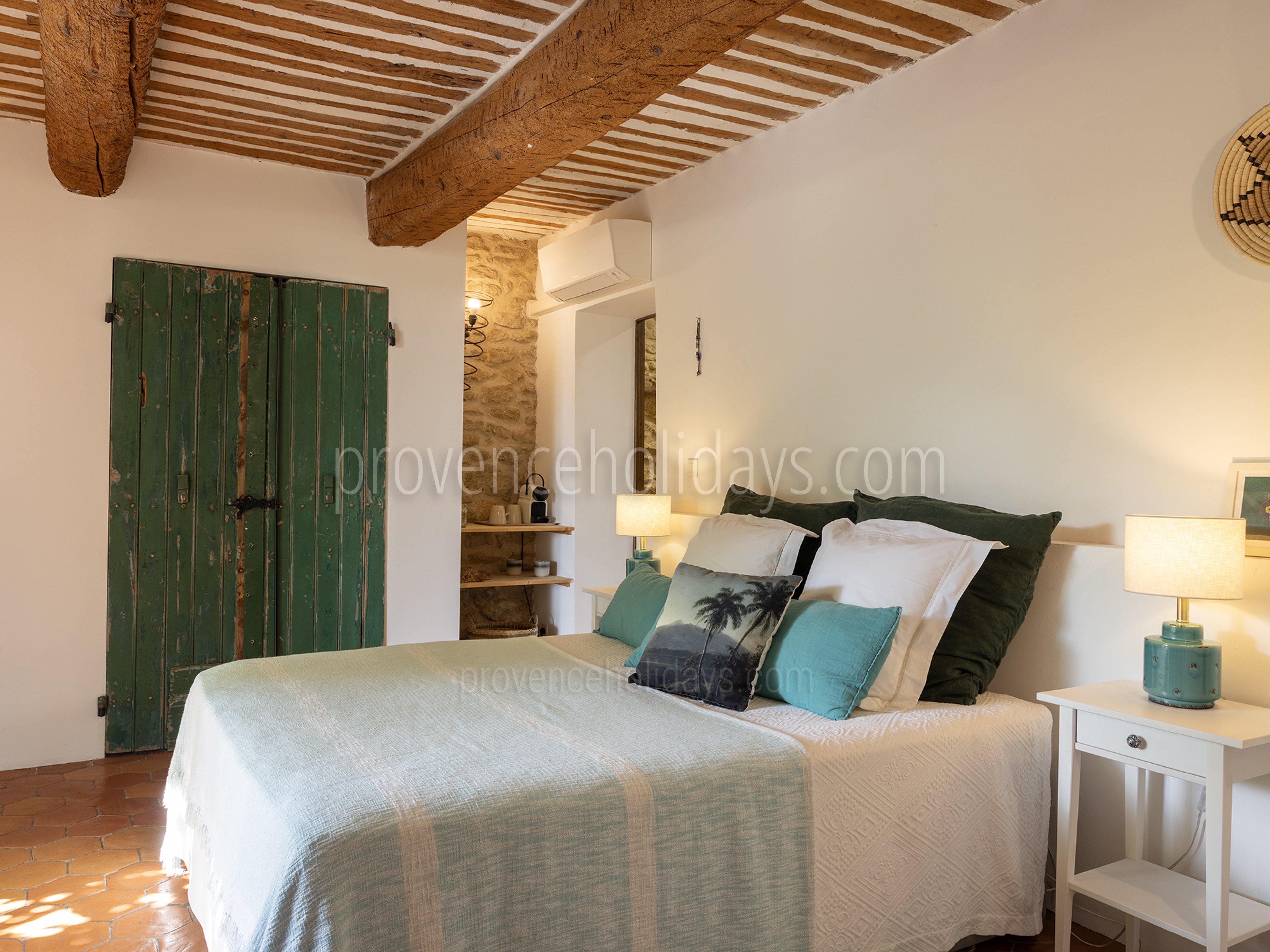 38 - Le Mas d\'Entraigues: Villa: Bedroom 1