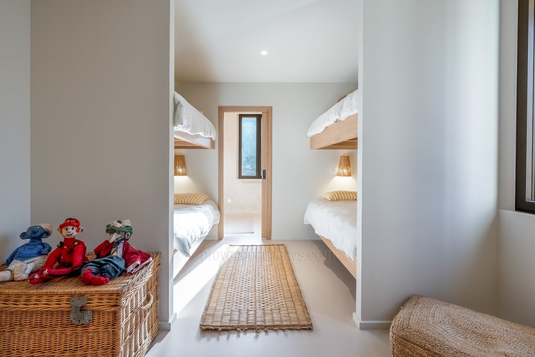 19 - Domaine de la Sorgue: Villa: Bedroom