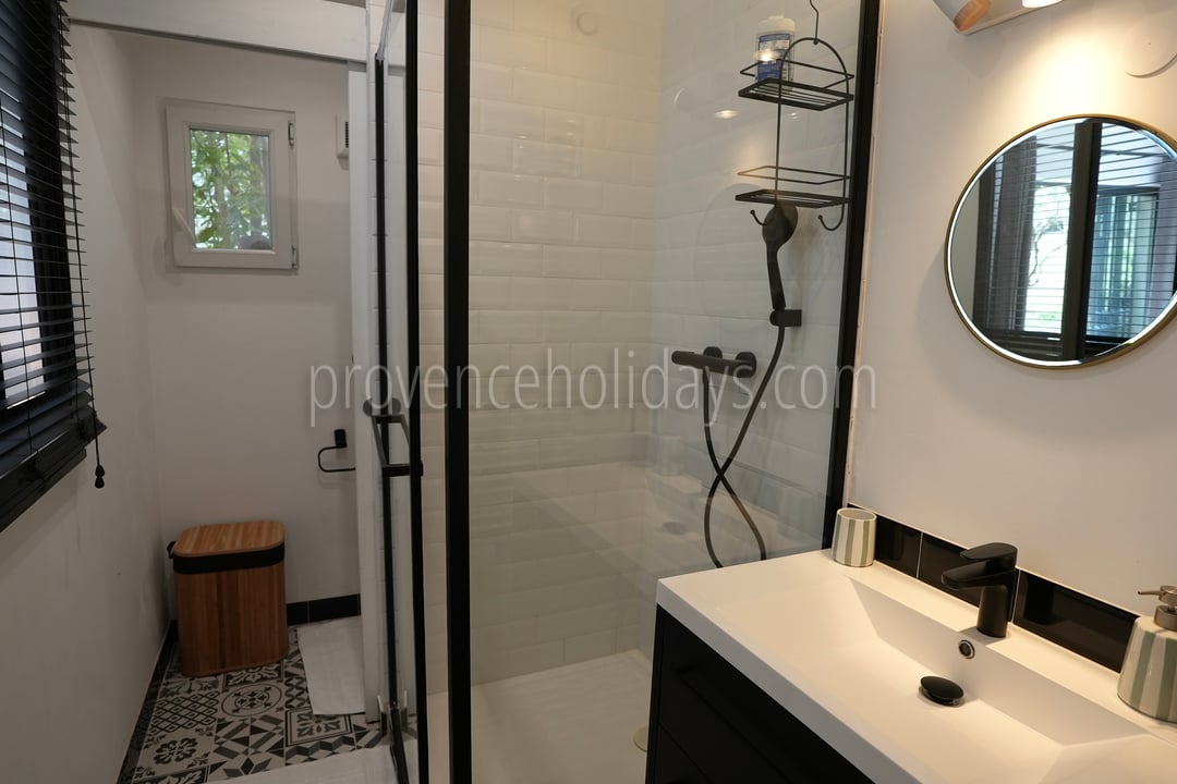 18 - Mazet Olea: Villa: Bathroom