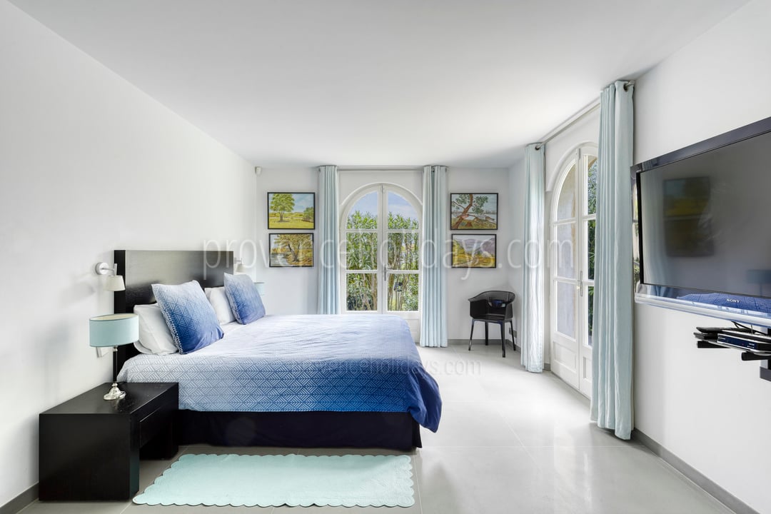13 - Manoir Azuréen: Villa: Bedroom