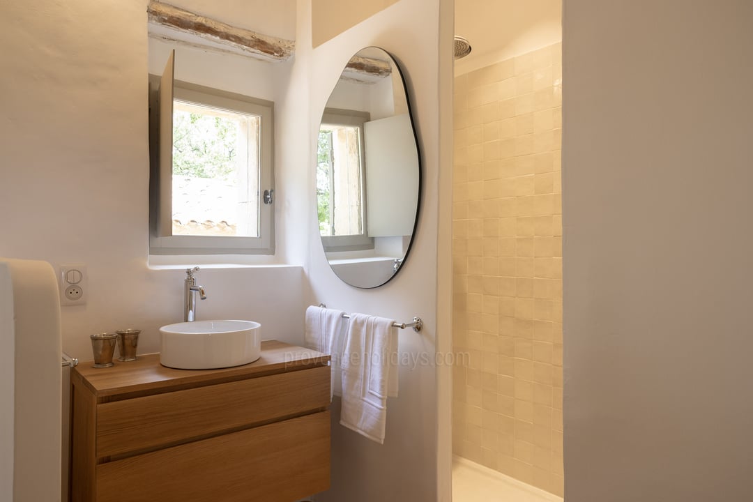 23 - Mas Les Gardiols: Villa: Bathroom