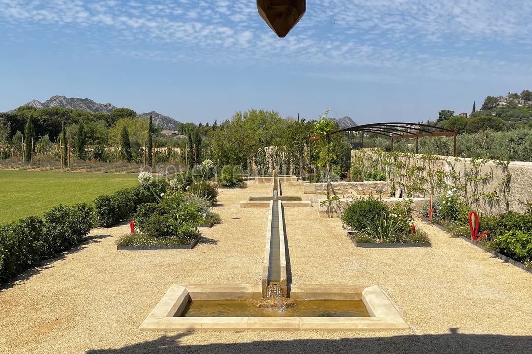 5 - Provençal mas in Eygalières: Villa: Exterior
