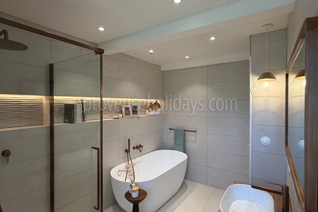 31 - Mas du Bois Clair: Villa: Bathroom 3