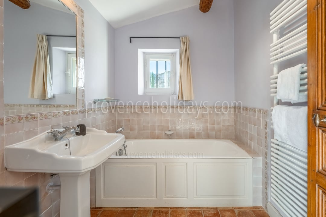 53 - Le Mas de Bonnieux: Villa: Bathroom