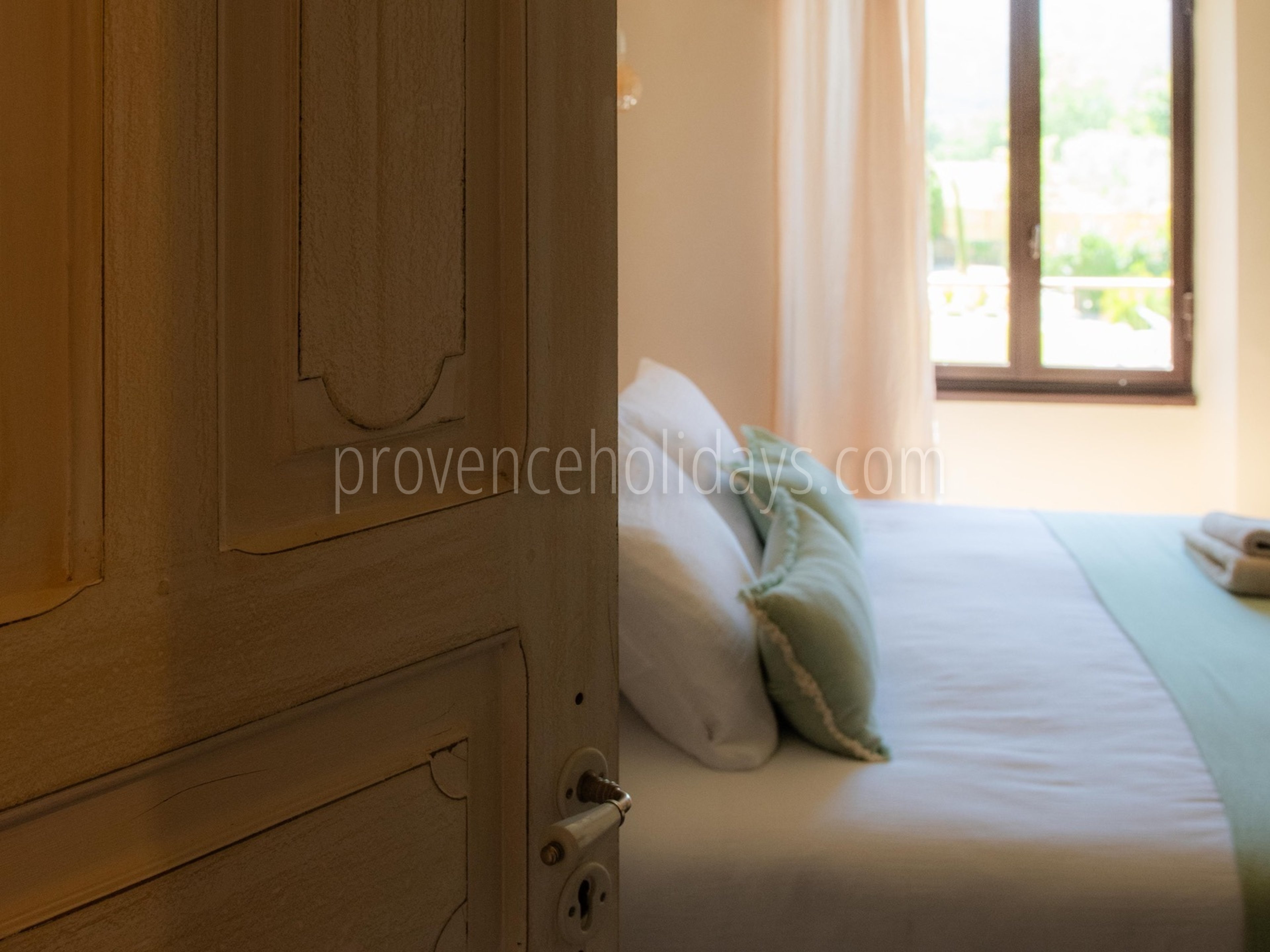 104 - Bastide Gergouven: Villa: Bedroom 9