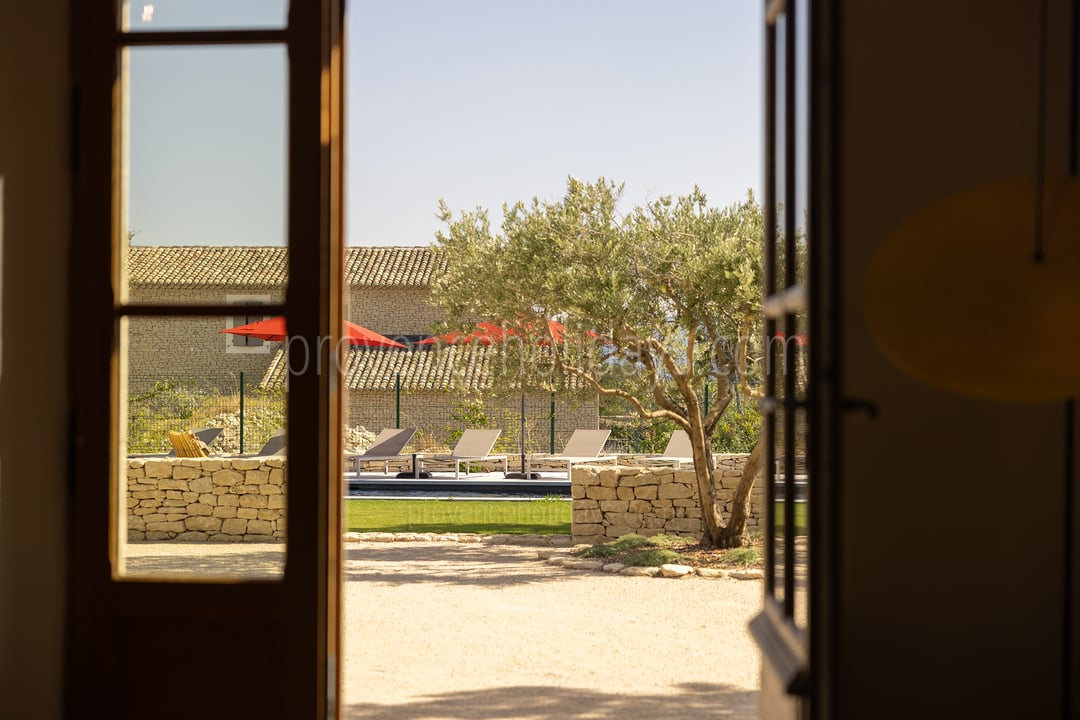 31 - Mas du Rocher: Villa: Exterior