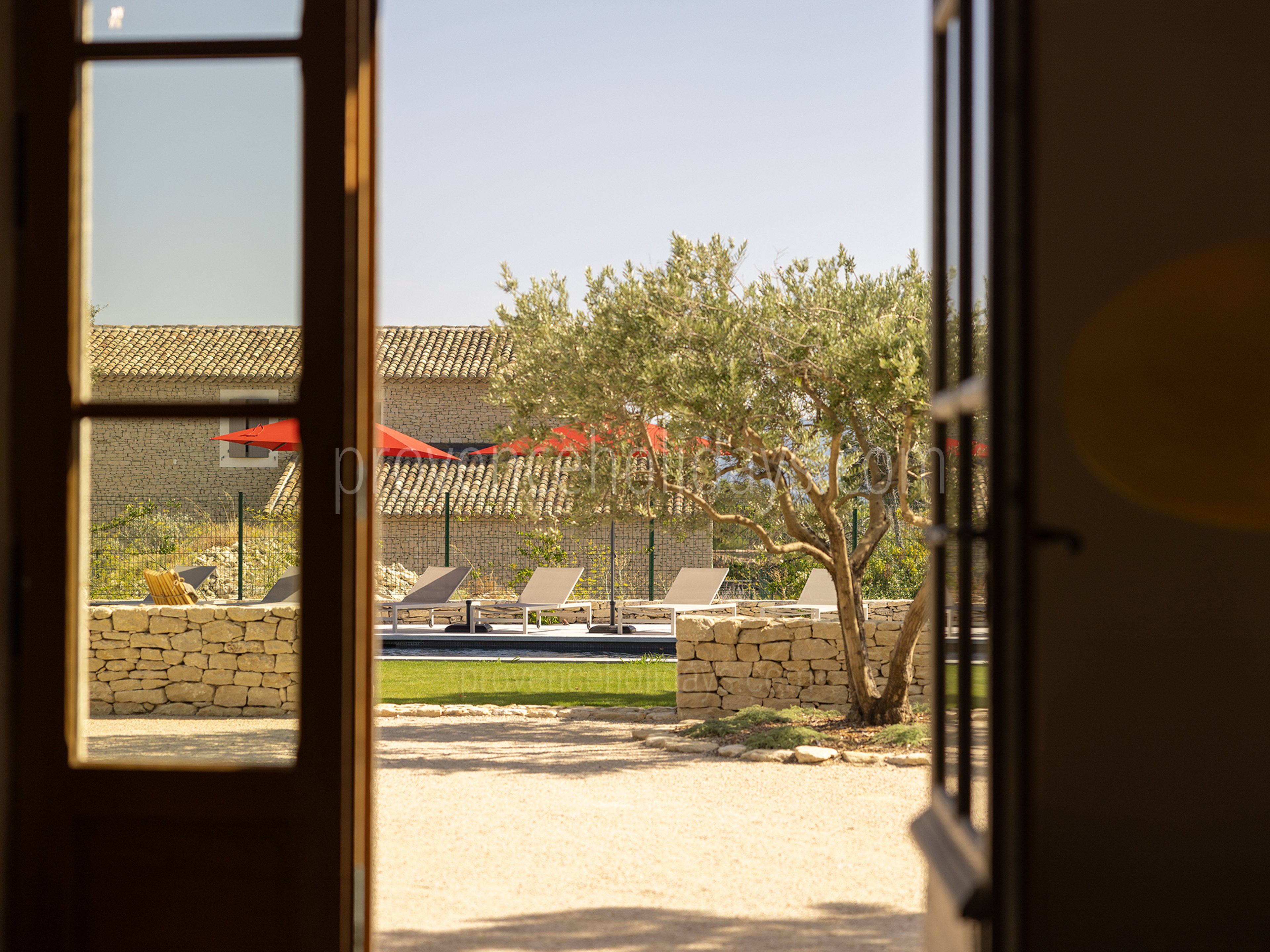 31 - Mas du Rocher: Villa: Exterior