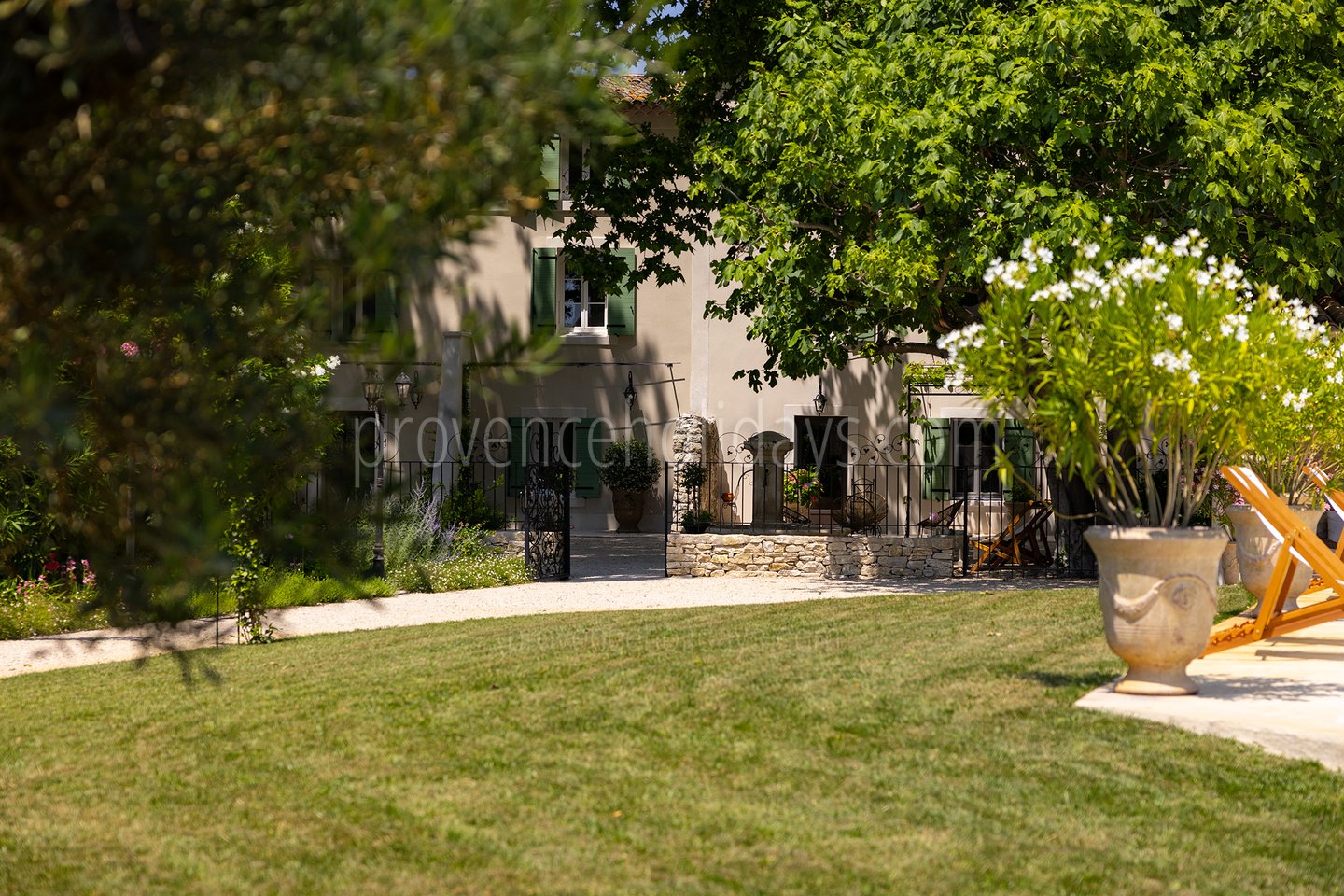 23 - La Bastide Lavande: Villa: Exterior