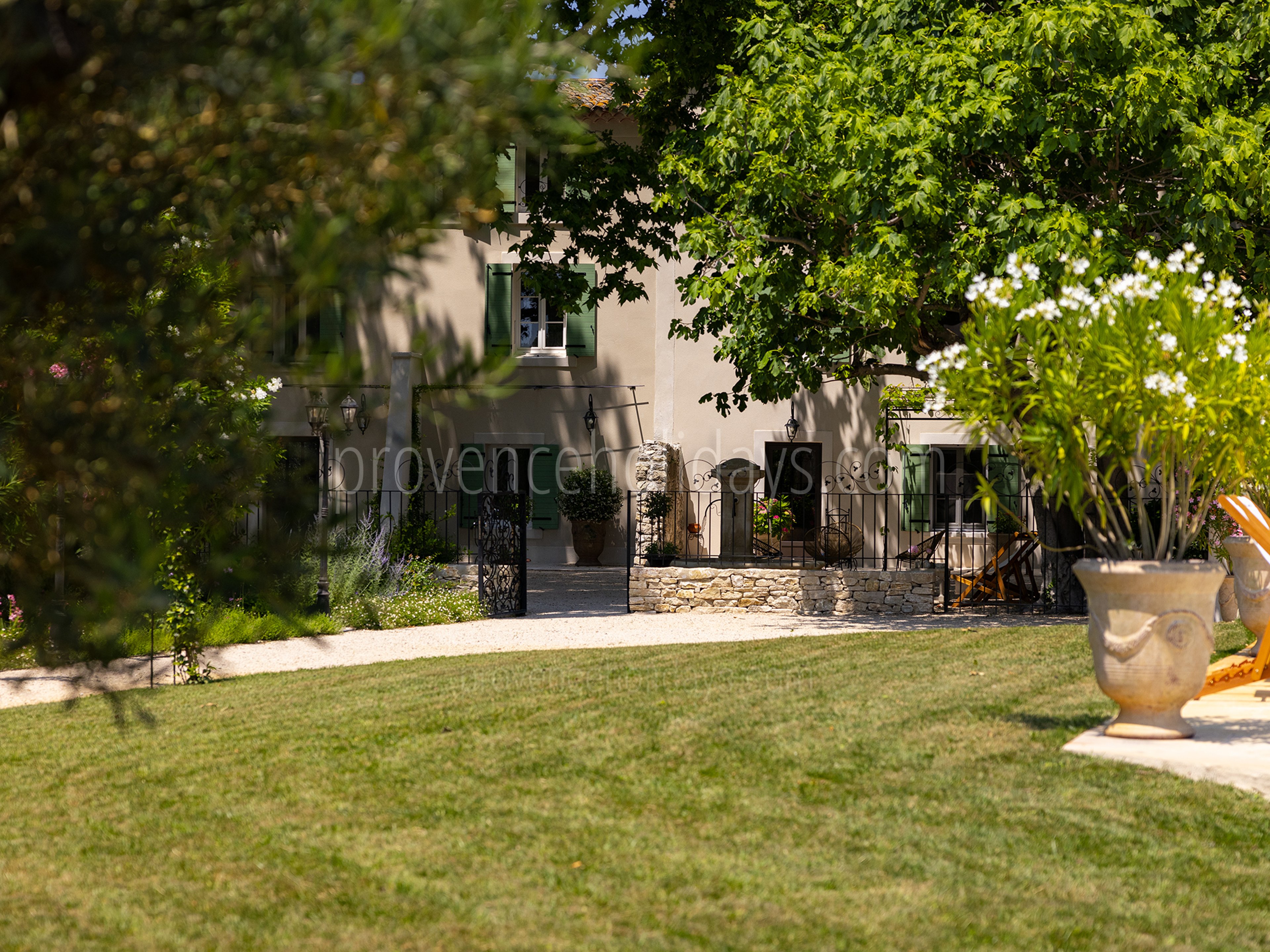 23 - La Bastide Lavande: Villa: Exterior