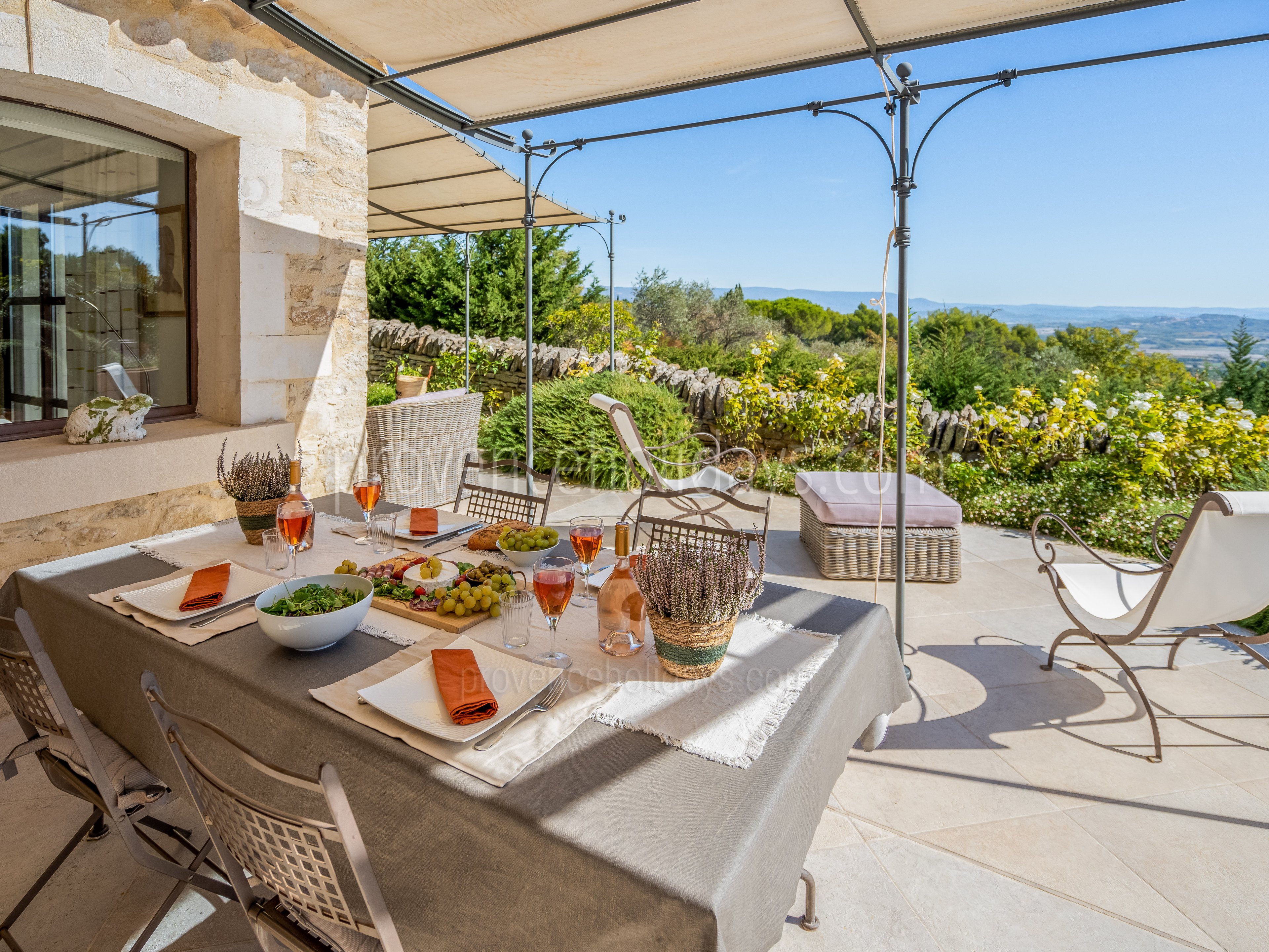 8 - Mas du Petit Luberon: Villa: Exterior