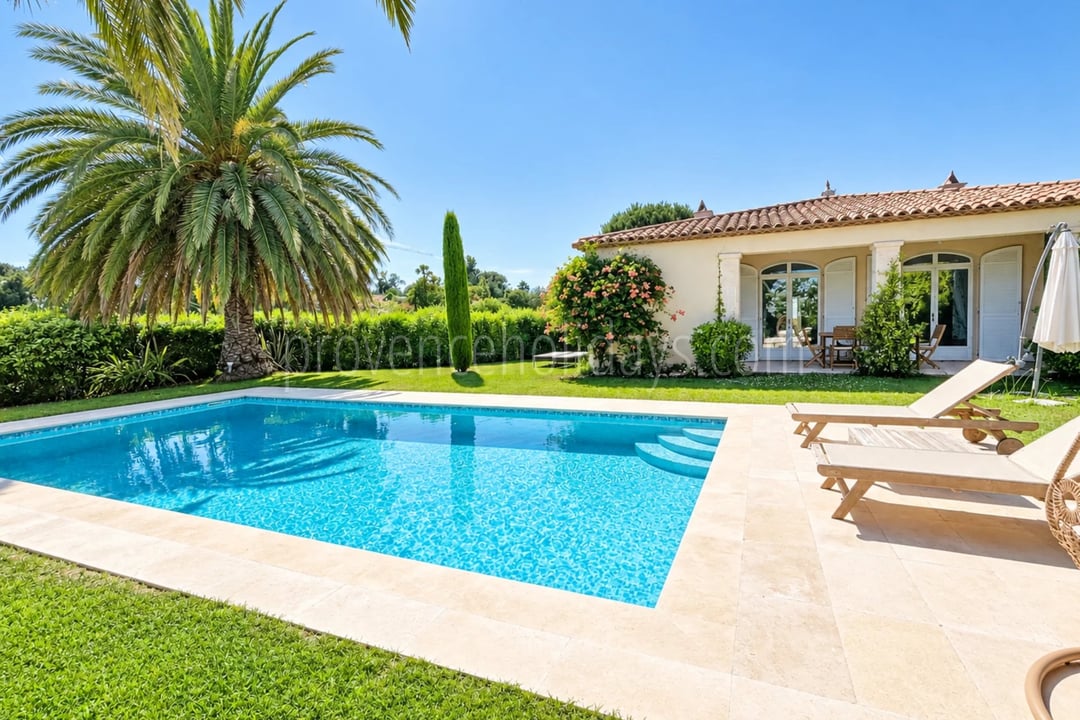 Villa avec panorama sur le golfe de Saint-Tropez à Grimaud