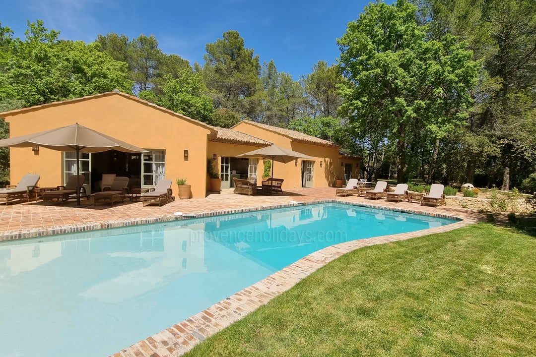 Provençal Villa with Private Pool and Air Conditioning