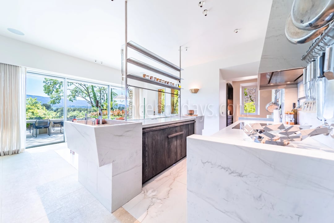 7 - Stone Property in Ménerbes: Villa: Interior