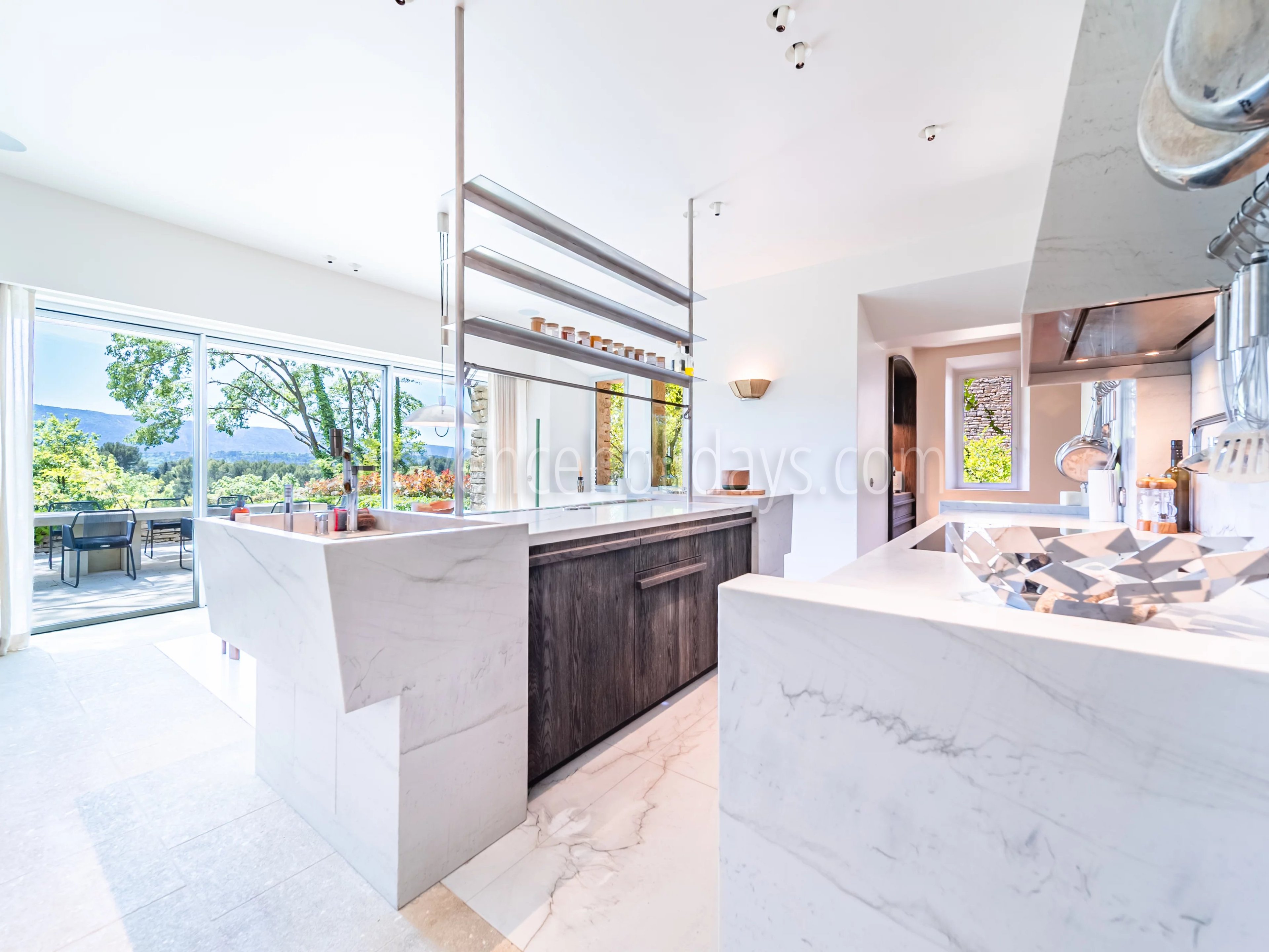 7 - Stone Property in Ménerbes: Villa: Interior