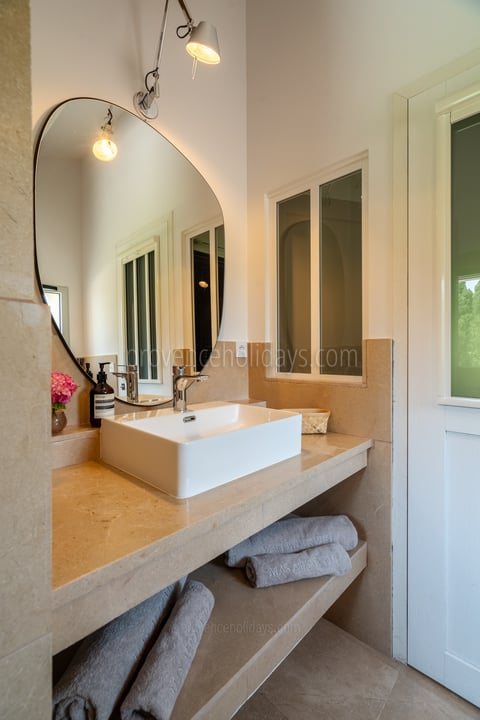 64 - Le Mas du Rollier: Villa: Bathroom