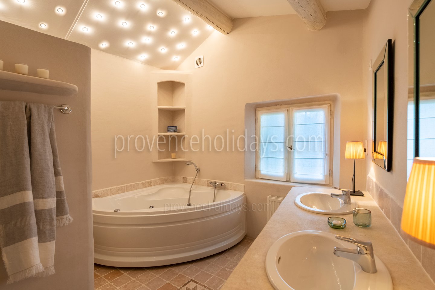 12 - Le Mas de Joucas: Villa: Bathroom