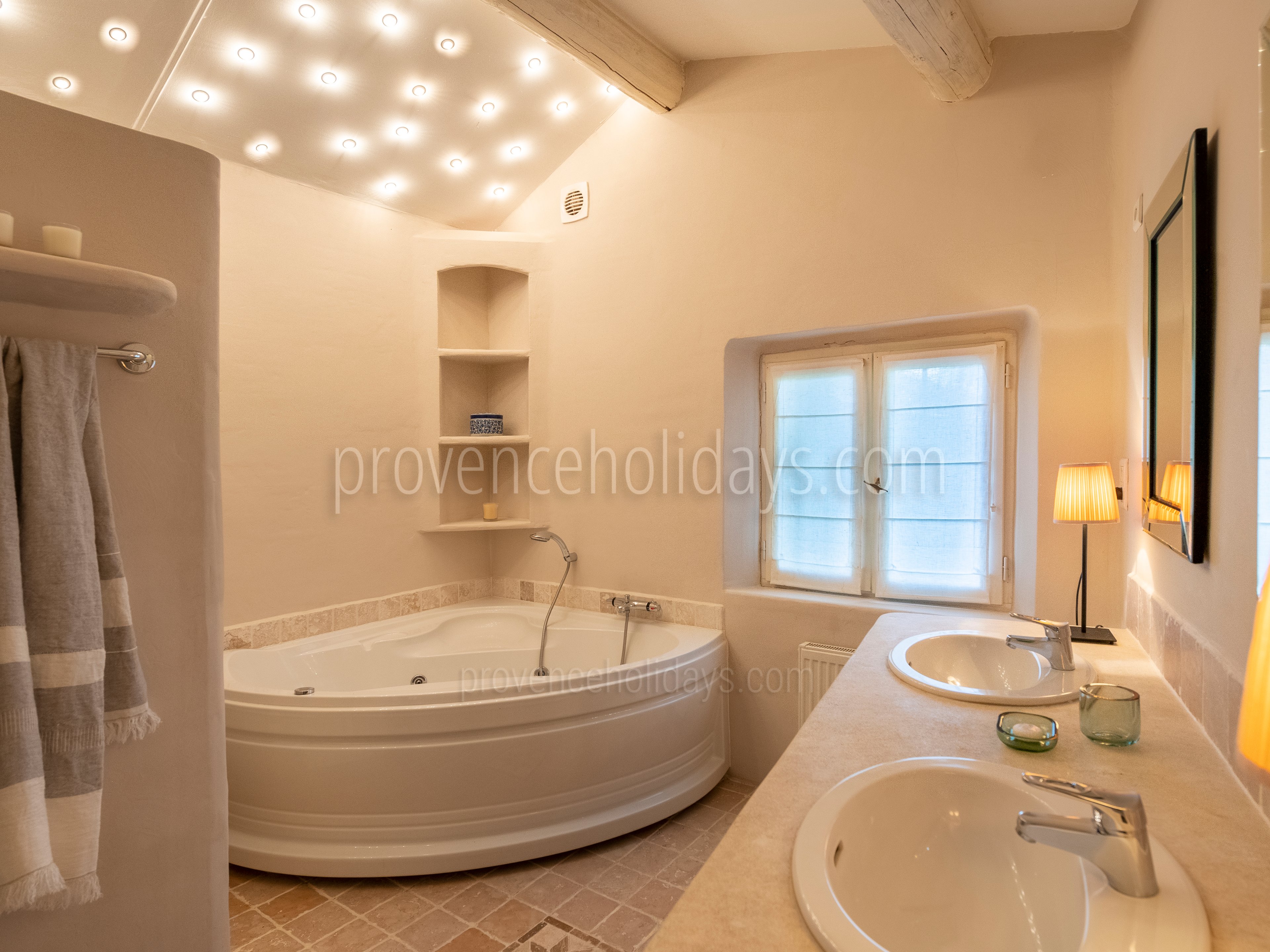 12 - Le Mas de Joucas: Villa: Bathroom
