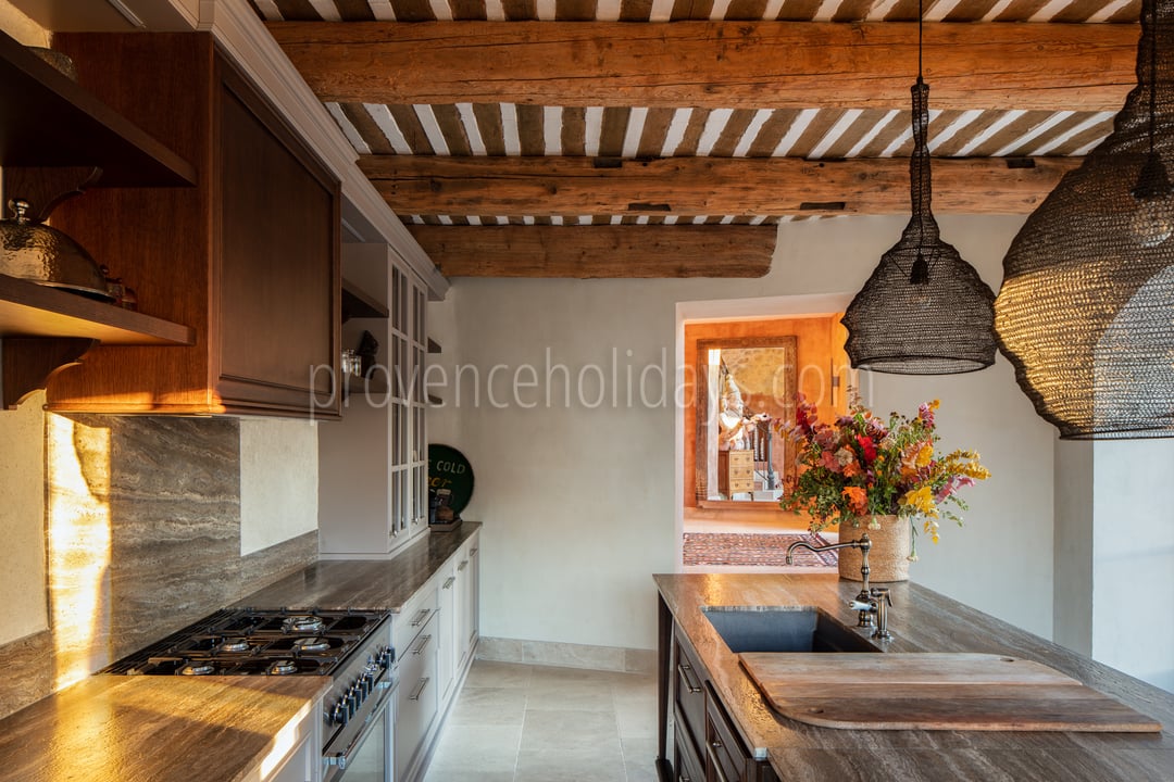 22 - La Bastide de Maussane: Villa: Interior
