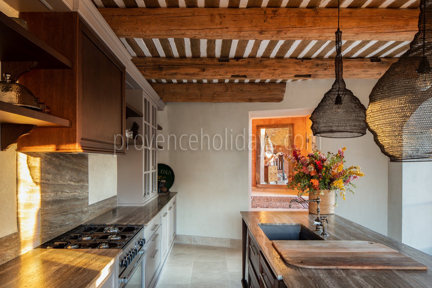 22 - La Bastide de Maussane: Villa: Interior