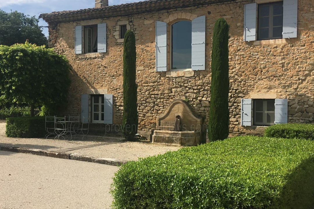 10 - Le Mas des Buis: Villa: Exterior