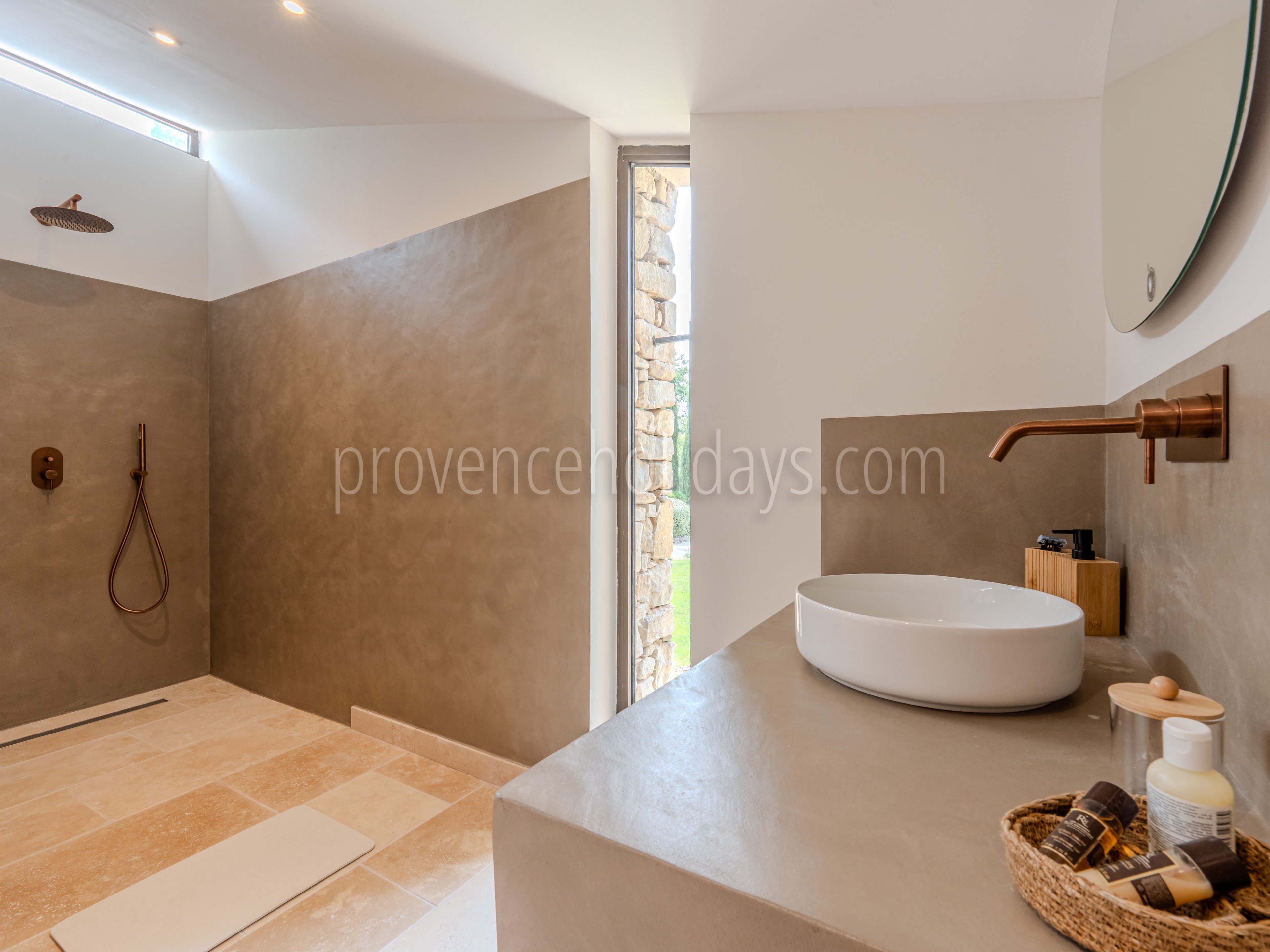 24 - Mas de la Rivière Secrète: Villa: Bathroom 1