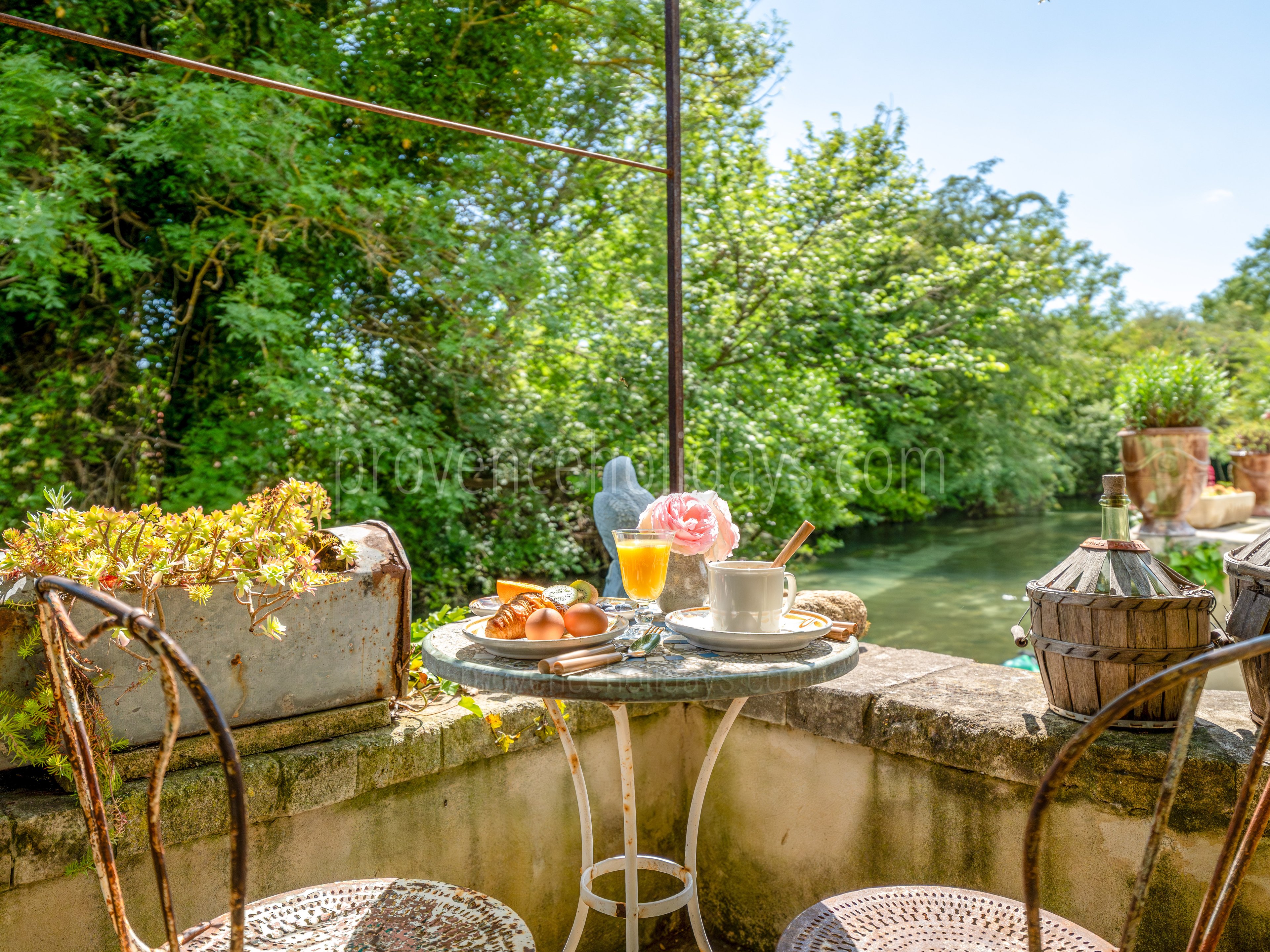 15 - Mas de la Petite Sorgue: Villa: Exterior