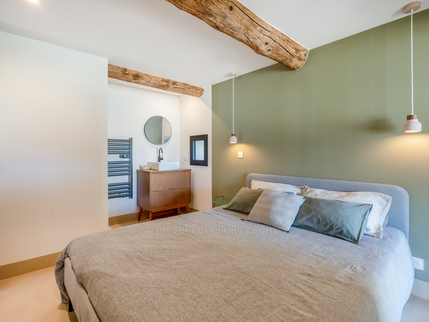 32 - Mas de Seguret: Villa: Bedroom