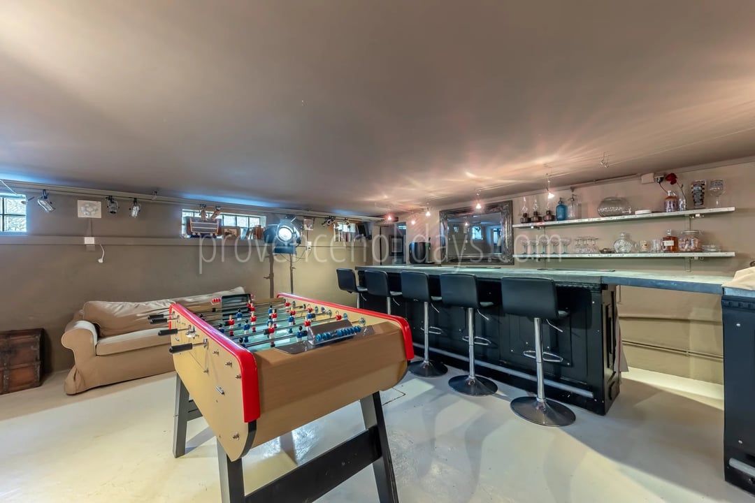 18 - Stone bastide in Cavaillon: Villa: Interior